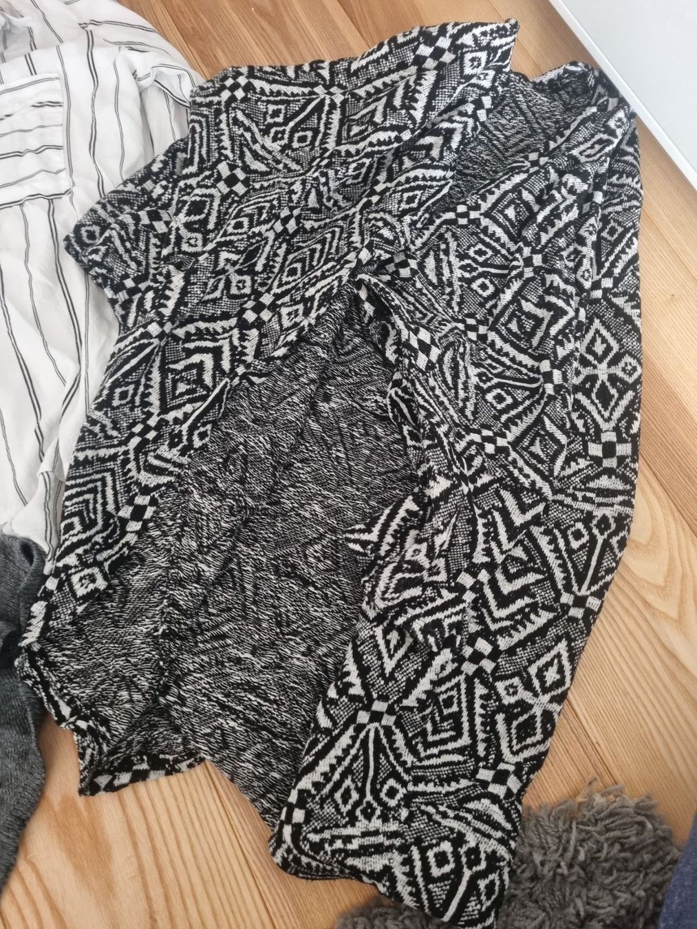 Lotti di vestiti: Kleiderpaket Oberteile Bluse Pulli Jäckli Herbst Winter Boho – Usato da Pratteln venduto da madi1990 2
