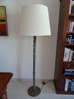 Stehlampe im afrikanischen Stil