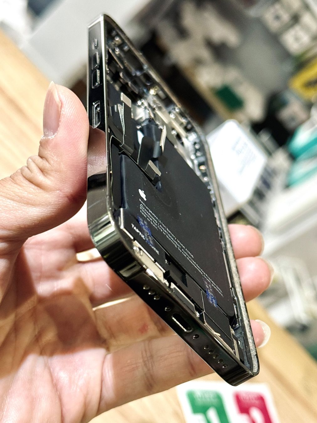 Apple Portables: Châssis Complet iPhone 13 Pro NOIR (Original pulled) – D'occasion à Morges par DA-repa 2