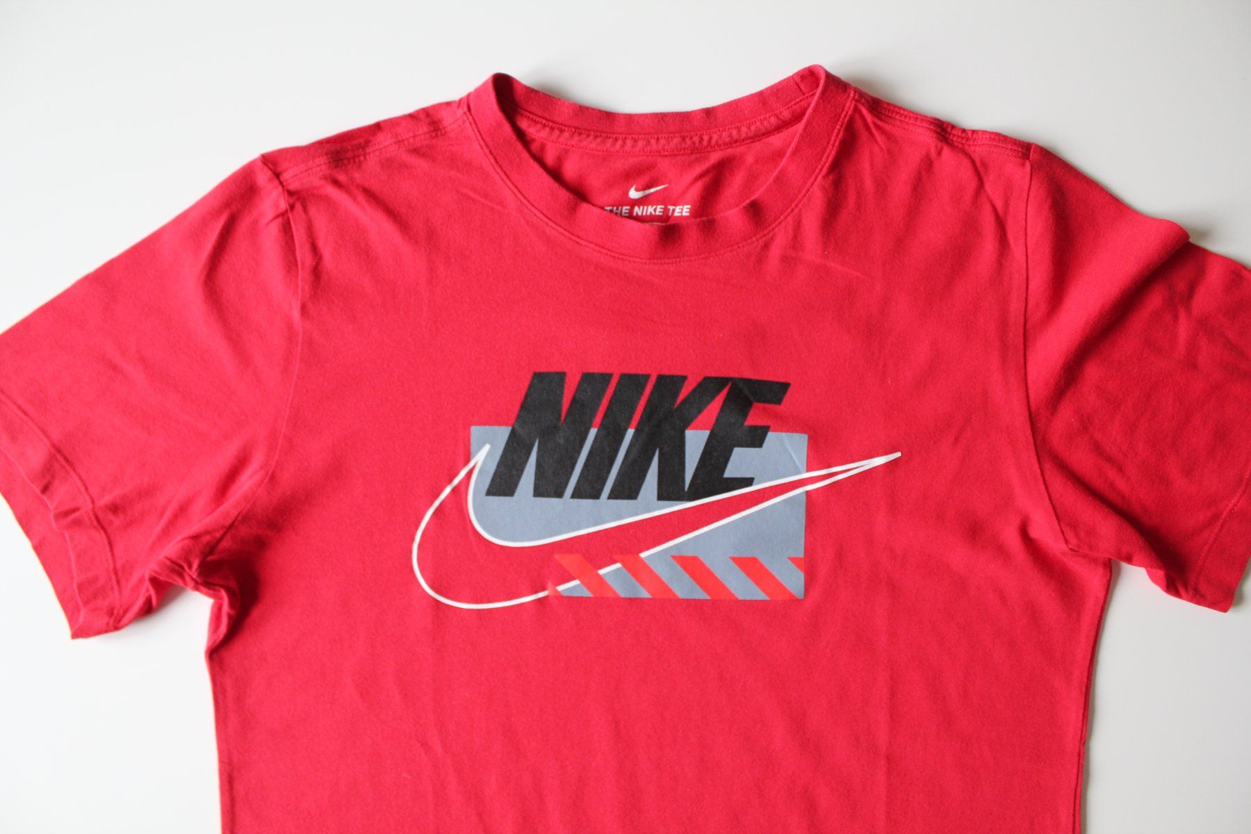 Nike T-Shirts: T-shirt Nike rouge  t. S – Gebraucht aus Peseux von Gilloss 1