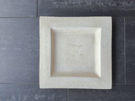 plat carré en céramique beige clair 