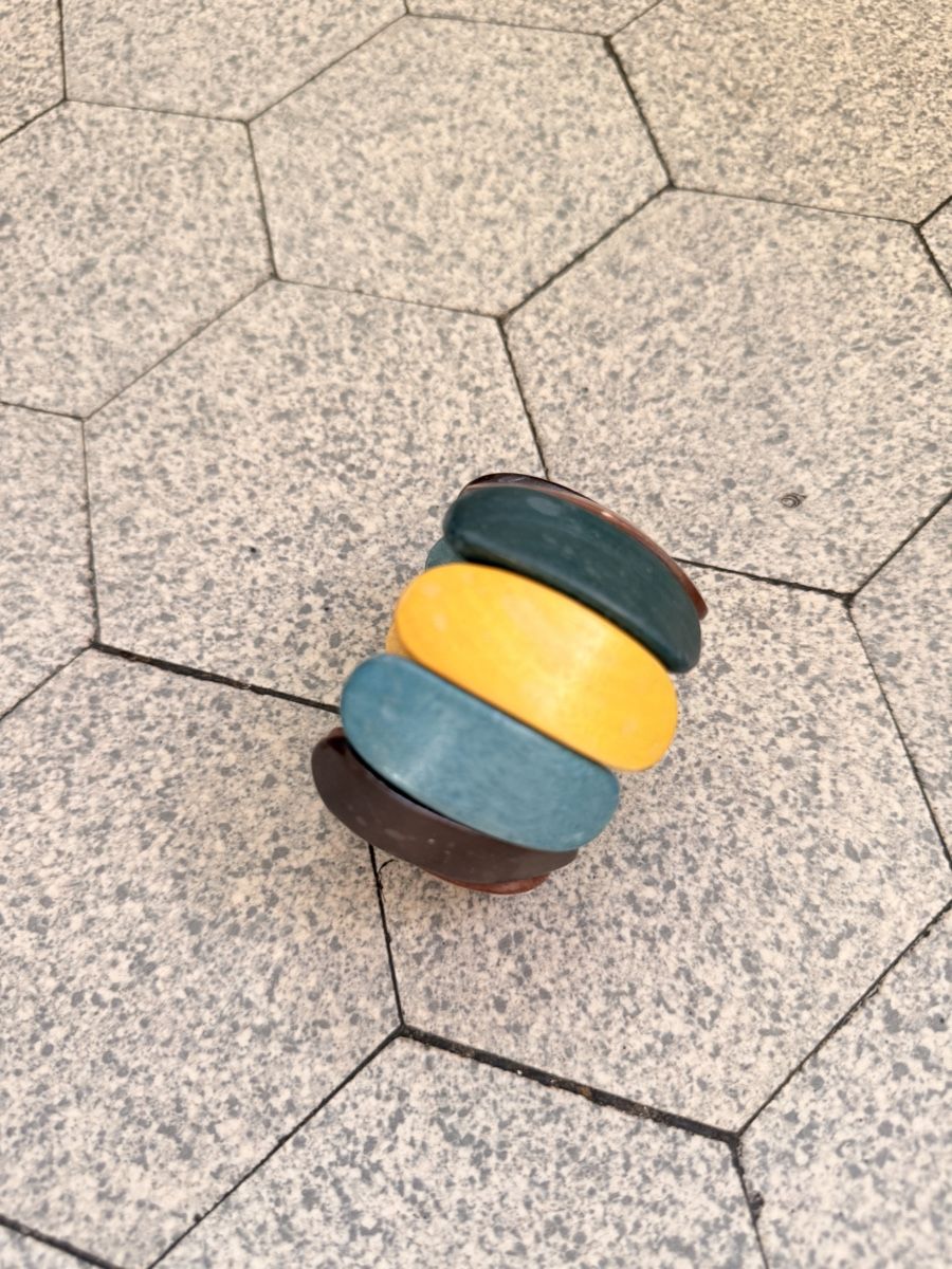 Bracciali & Braccialetti: Farbiges Holzarmband mit Gummizug – Usato da Zürich venduto da nakasch 3