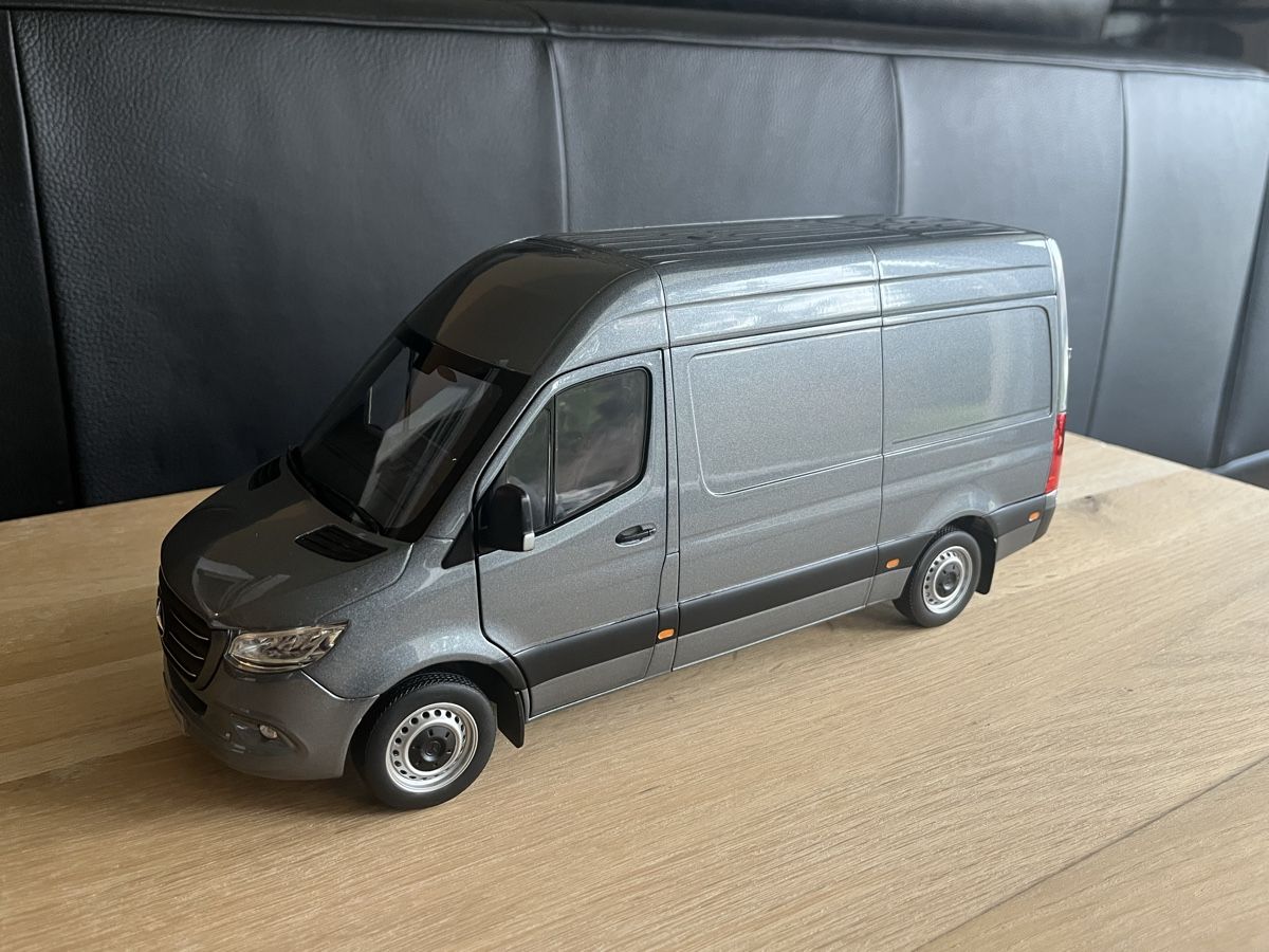 Norev Modellini d'auto: Mercedes-Benz Sprinter 1/18 Norev – Nuovo e nell'imballaggio originale da Léchelles venduto da Mlinspiration