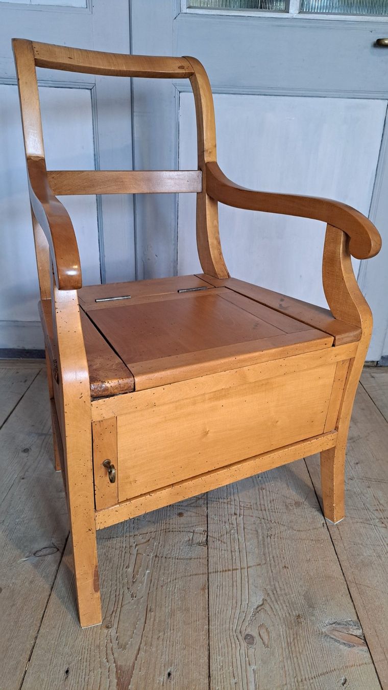 Poltrone: Fauteuil ancien /chaise percée /antiquité – Usato da Neuchâtel venduto da Forestmanz