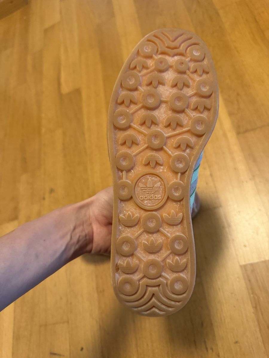 Adidas Scarpe da donna: Adidas shoes 38.5 – Usato da Zürich venduto da Lovelyperfumes 1