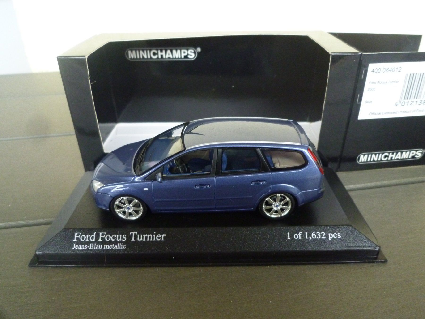 Modellini d'auto: Ford Focus Turnier (2005) – Nuovo e nell'imballaggio originale da Flawil venduto da Imperiosud 1