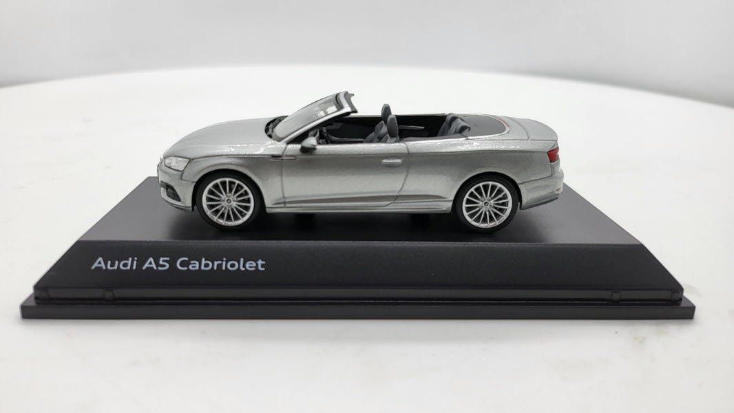 Audi Modellini d'auto: Audi A5 Cabriolet – Nuovo e nell'imballaggio originale da Flawil venduto da Imperiosud 3
