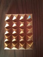 1960er Jahre Gold Kunststoff Pyramide Skulptur