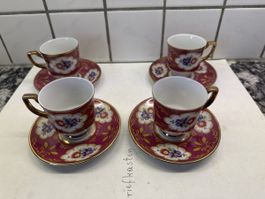 4 Tassen mit Untertassen Blumenmuster rot Goldrand