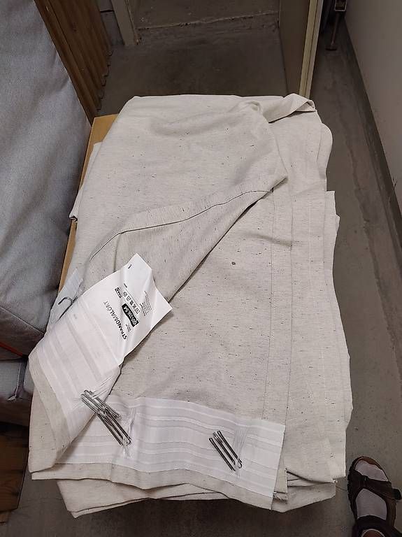 Tende: 2 Grosse Vorhänge Ikea – Usato da Oberwil BL venduto da vin_x5w9