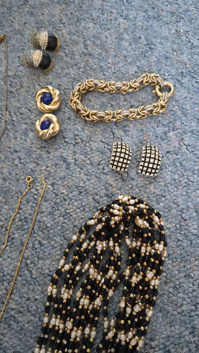 Sonstiger Schmuck: Vintage Schmuck Lot Sammlung  – Gebraucht aus Kölliken von Upcycling-by-Mc-TAM 1