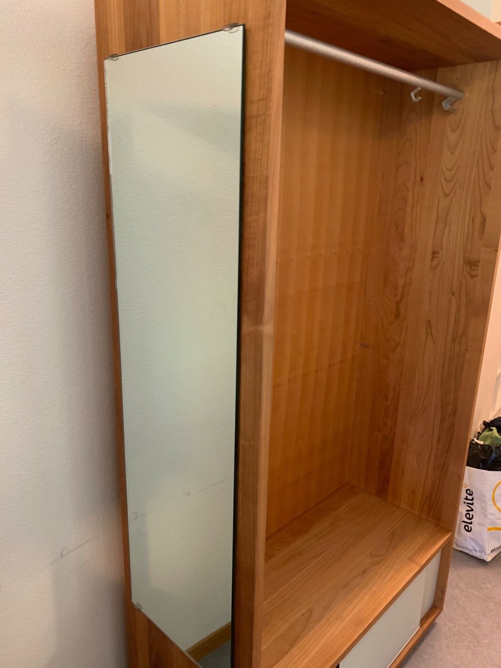 Reseda Garderobe: Garderobe RESEDA mit Spiegel – Gebraucht aus Spreitenbach von heitersberg54 1