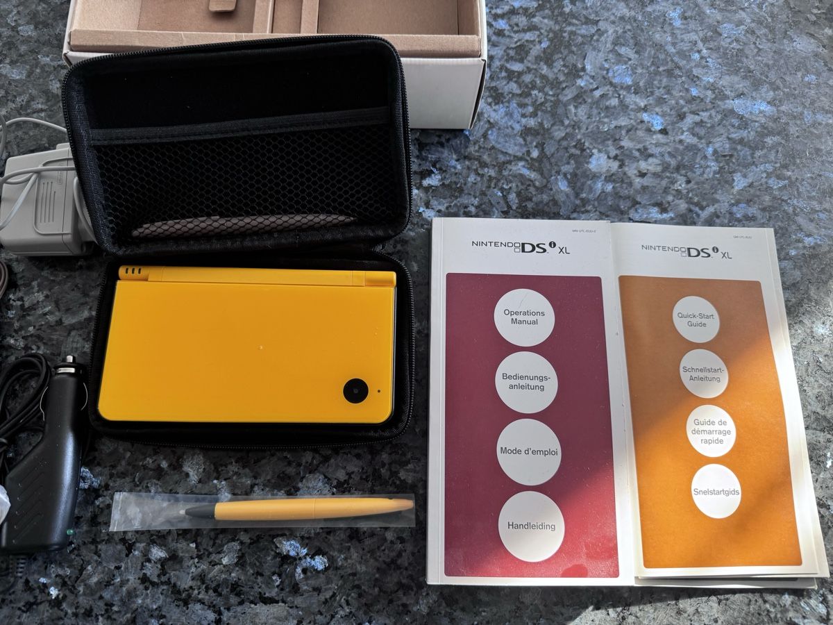 Nintendo Konsolen: Nintendo DSi XL gelb – Gebraucht aus Spiez von  4