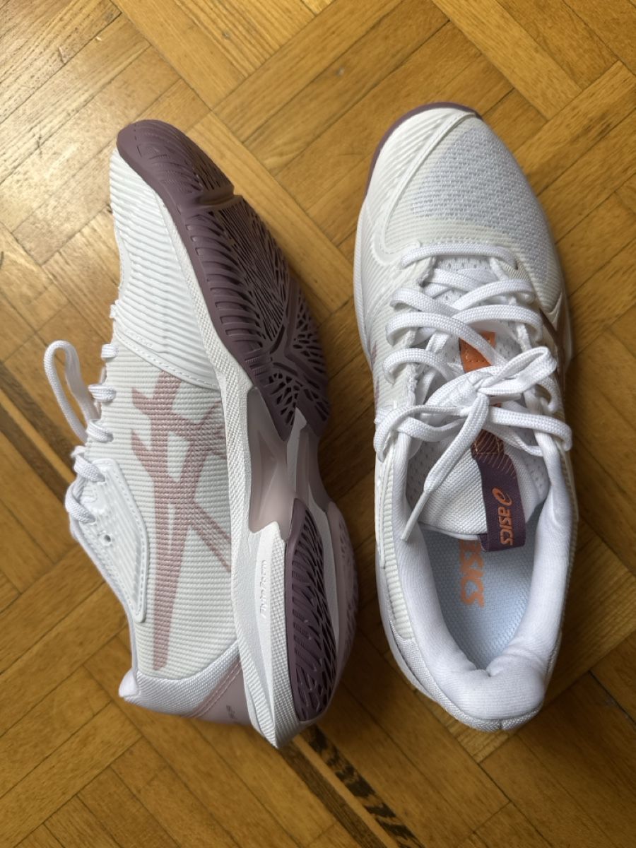 Asics Damenschuhe: Tennisschuhe – Neu (gemäss Beschreibung) aus basel von G.Burghartz 1