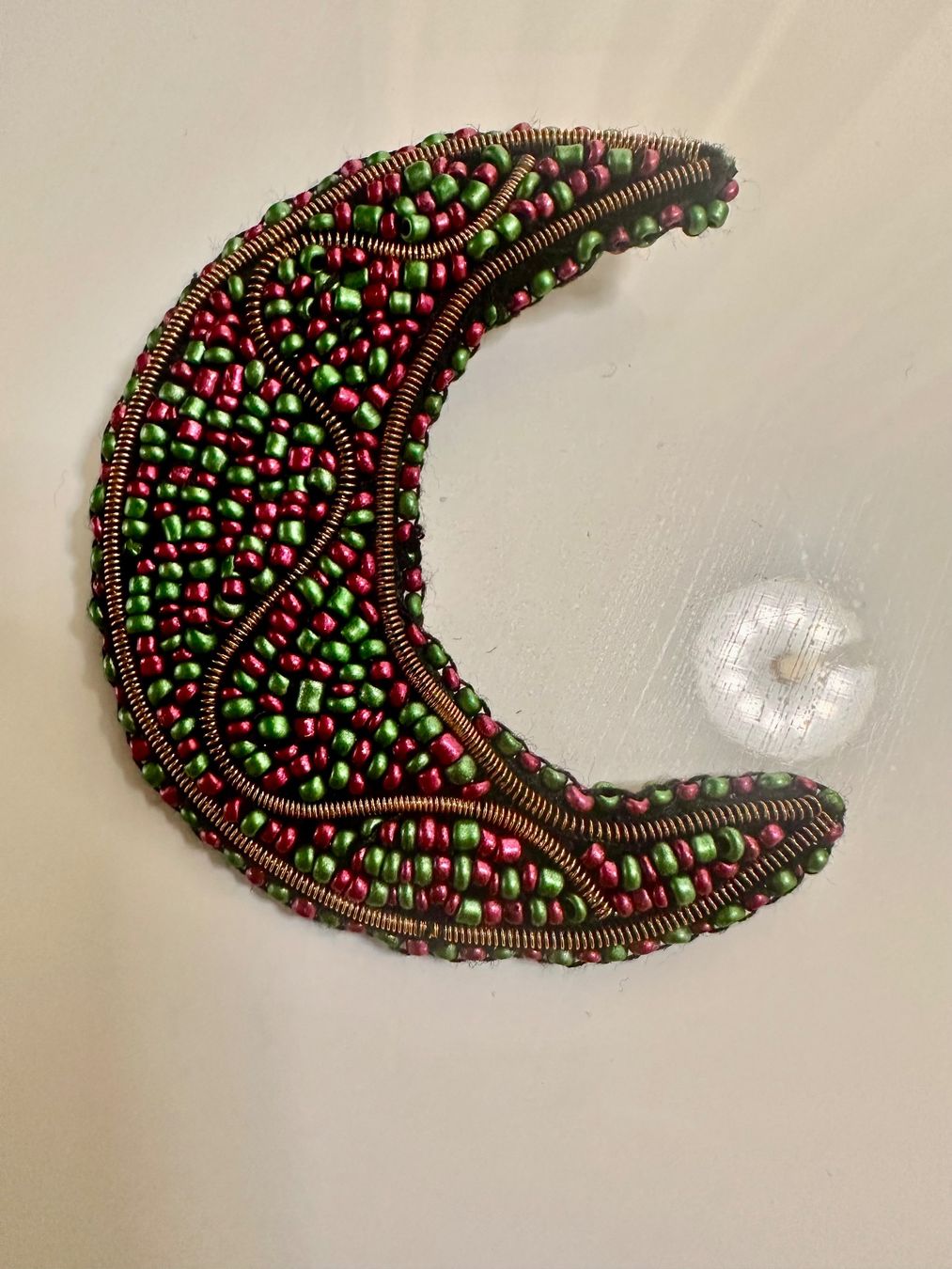 Spille & Fermagli: Handmade Beaded Crescent Moon Brooch Pin – Nuovo (secondo la descrizione) da Oftringen venduto da Eylem79 6