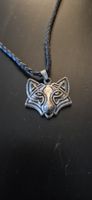 Pendentif tête de loup sur cordon tressé neuf