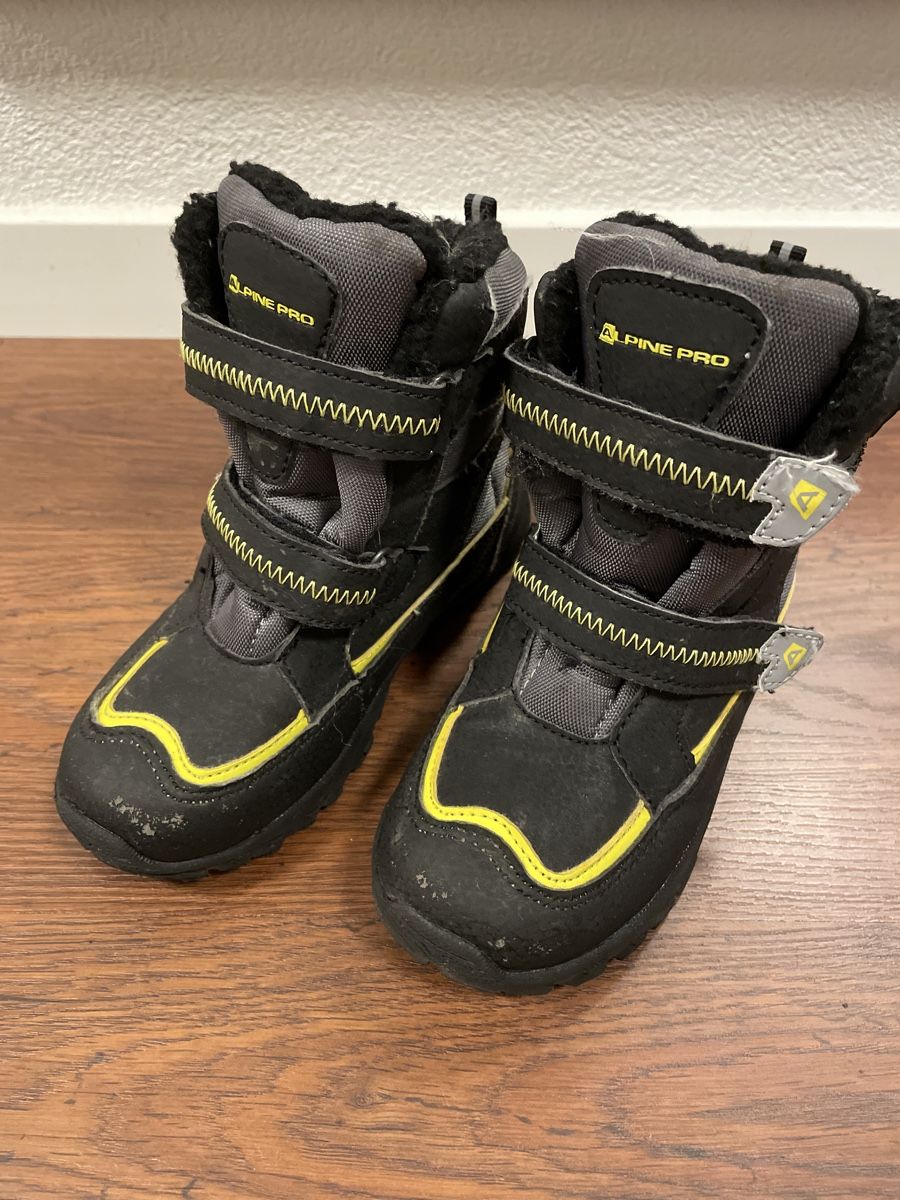 Scarpe per ragazzi: Alpine Pro KIbbi Winterstiefel Size EU28 – Usato da Uznach venduto da Player6
