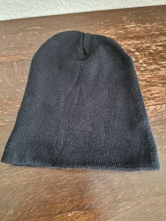 Warme schwarze Strickmütze, gut erhalten!