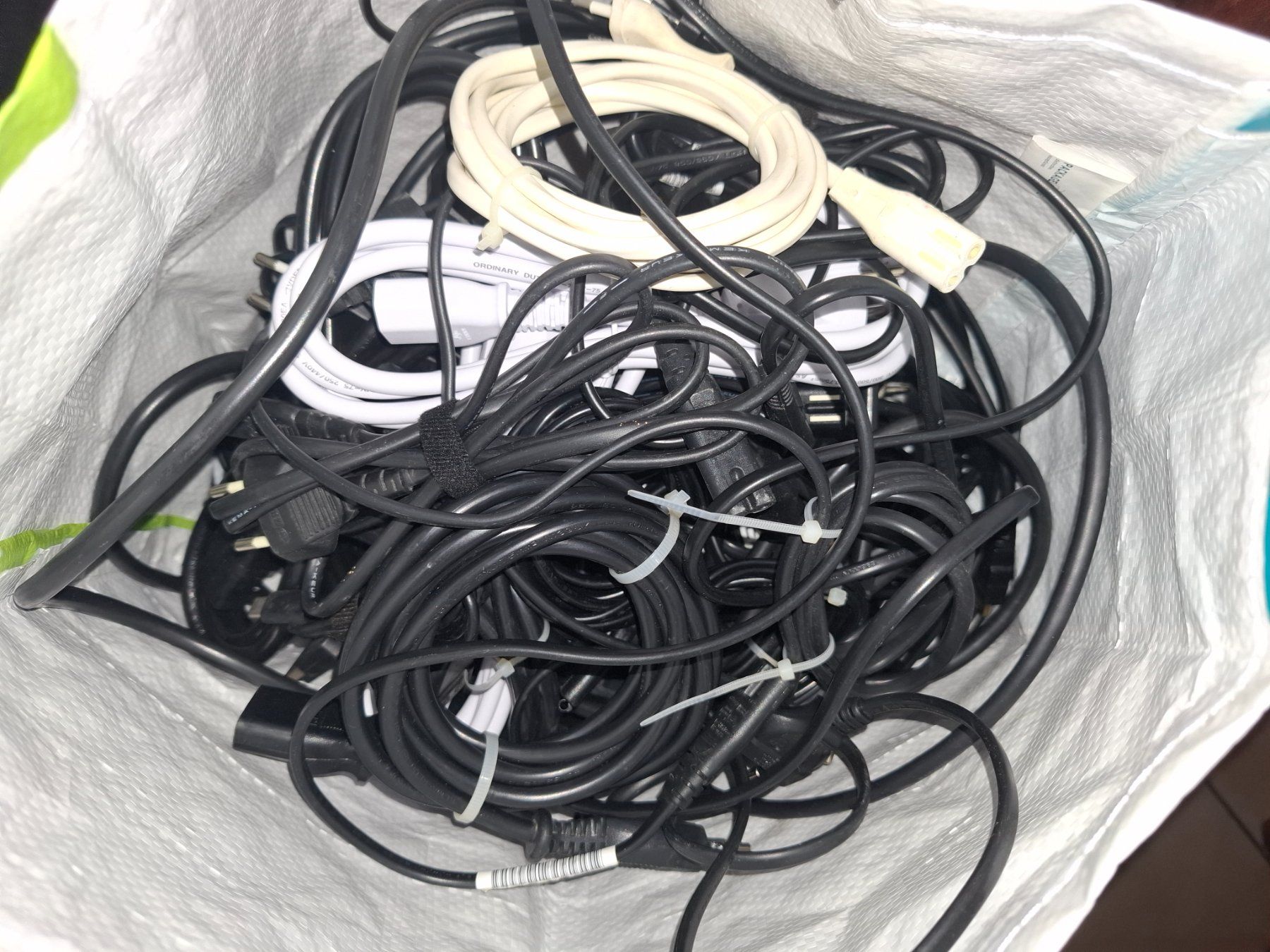 Kabel: diverse Kabel und Netzteile gebraucht – Gebraucht aus Zihlschlacht von ena_n99x 1