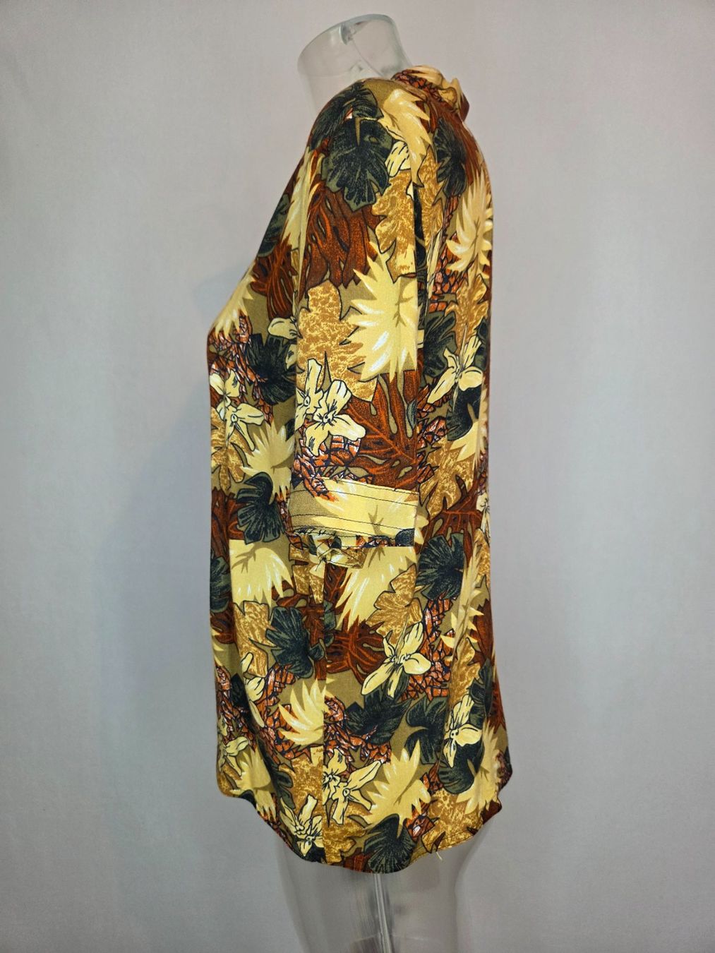 Camicette: Vintage Bluse mit Blumen-Blätter Print - M/L – Usato da Bern venduto da -Aniko- 1