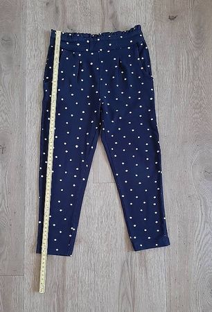 Herzige Stoffhose Gr. 110 blau mit Punkten von name it
