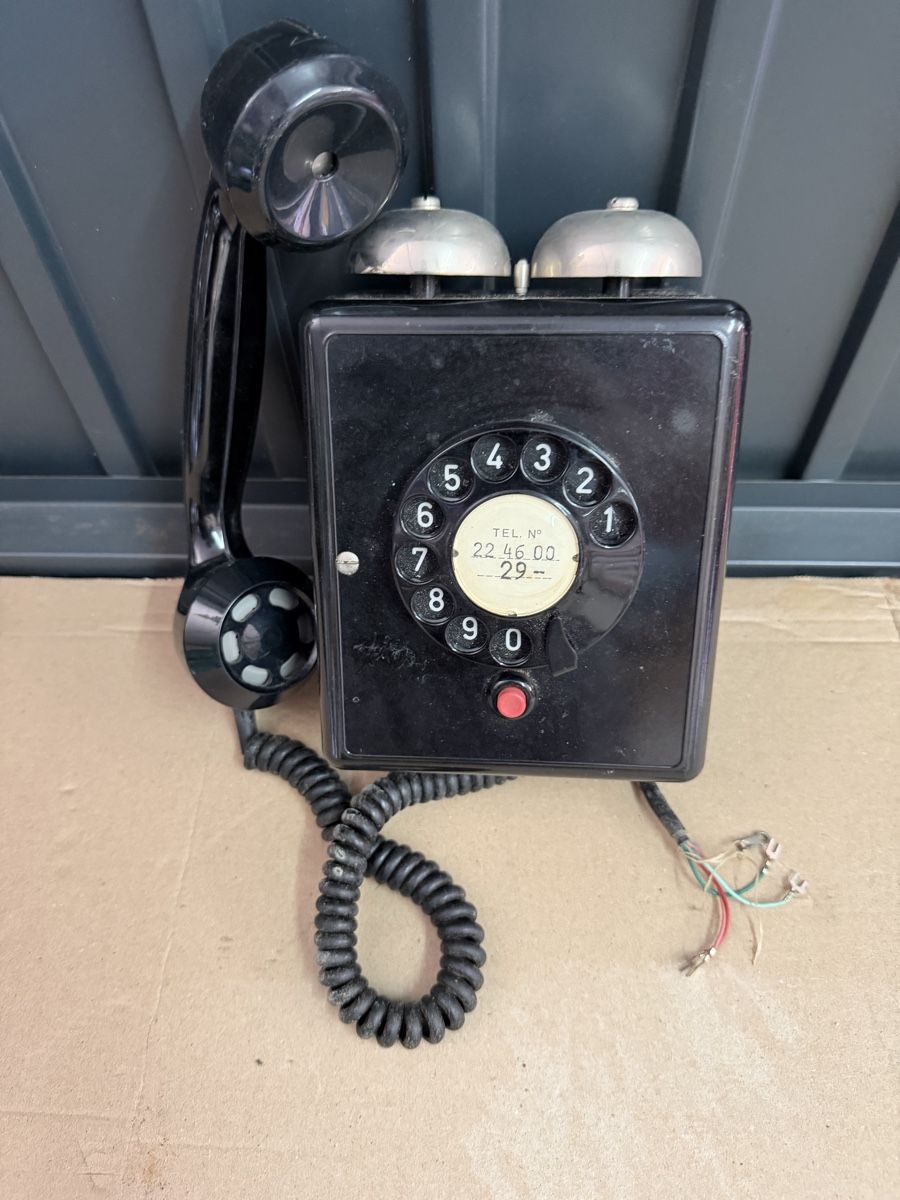 Téléphones: Altes Wählscheibentelefon schwarz mit Hörergabel – Défectueux à Kreuzlingen par Roller-Werkstatt