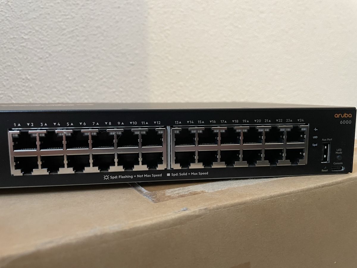 Aruba Modem & Router: Network Switch - Aruba 6000 24G 4SFP – Nuovo (secondo la descrizione) da Zürich venduto da tbs.spr 2