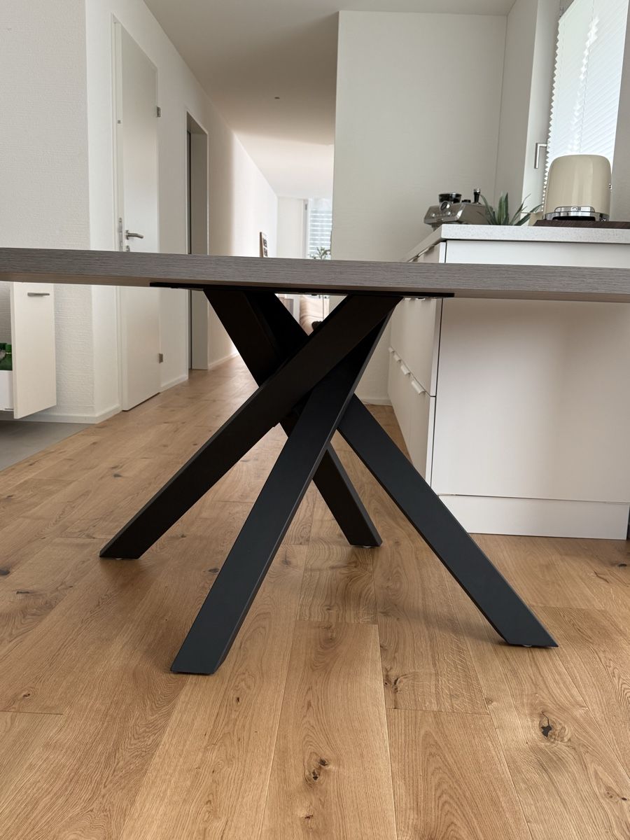 Tische: Esstisch (Tischplatte Holzoptik) – Gebraucht aus Gossau SG von laura_dema 2