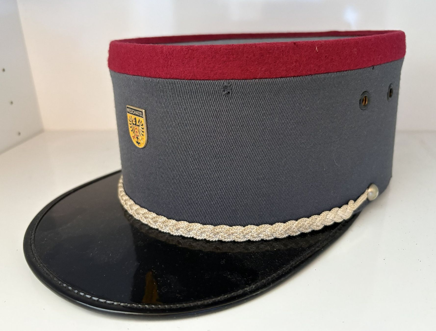 Uniformi: Uniformmütze Polizei Neuchâtel – Usato da Volketswil venduto da zwitsch33