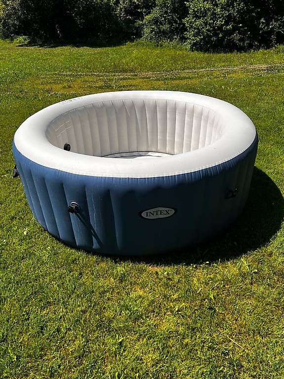 Bains à remous: Intel Pure Spa Whirlpool rund – D'occasion à Gossau SG par Grapp