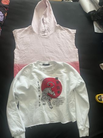 Set aus zwei Oberteilen Hoodie und Pullover 