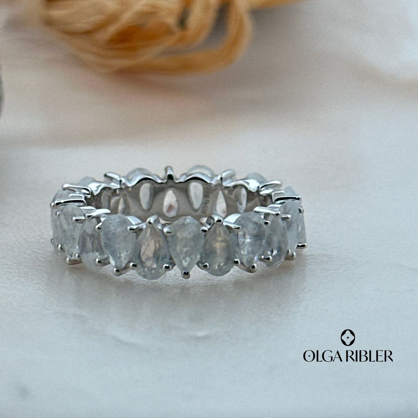 Olga Ribler Bagues: Memory Ring mit Regenbogen-Mondstein Grösse 56 – Neuf (Voir description) à Luzern par byolgaribleroutlet
