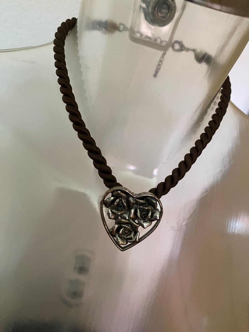 Catenine: Halsschmuck mit Herz 36cm – Usato da Allenwinden venduto da Obalu