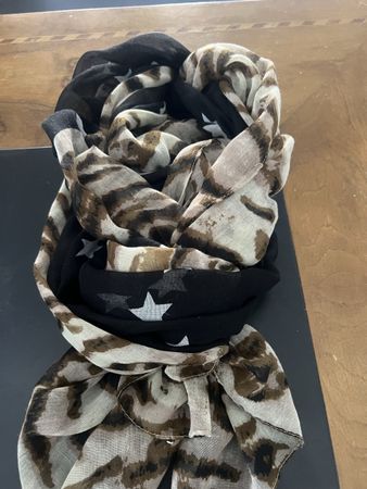 Codello Schal, neuwertig, cooler Print mit Sternen