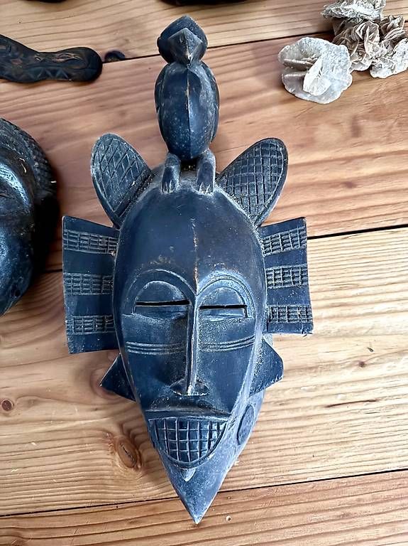 Internationale Kunst: Afrikanische Masken und Figuren – Gebraucht aus Feuerthalen von mic_t8xw 1