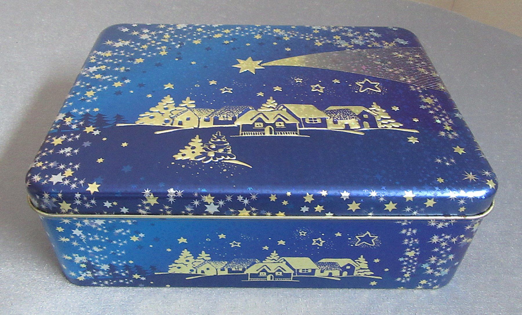 Sonstige Dekorationen & Accessoires: Blechdose mit Weihnachtsmotiv - Guetzlidose – Gebraucht aus Auenstein von Padabimbim