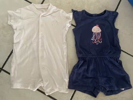 2 Strampler Jumpsuit Kurzarm rosa und dunkelblau Gr.62/68