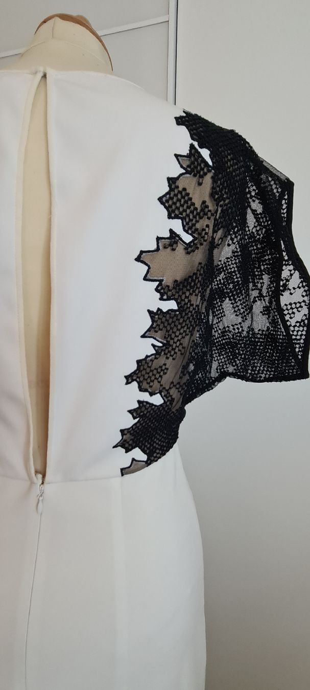 Vestiti: robe de cocktail élégante BCBG Max Azria – Usato da Genève venduto da Saleena 5