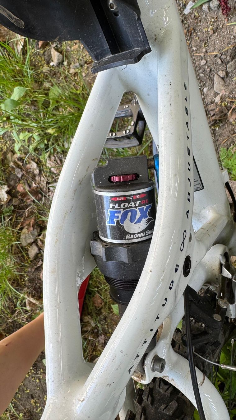 Cannondale Biciclette: Cannondale Jekyll 700 – Vintage Fully, Fox Float Dämpfer – Usato da Zürich venduto da morubh 7