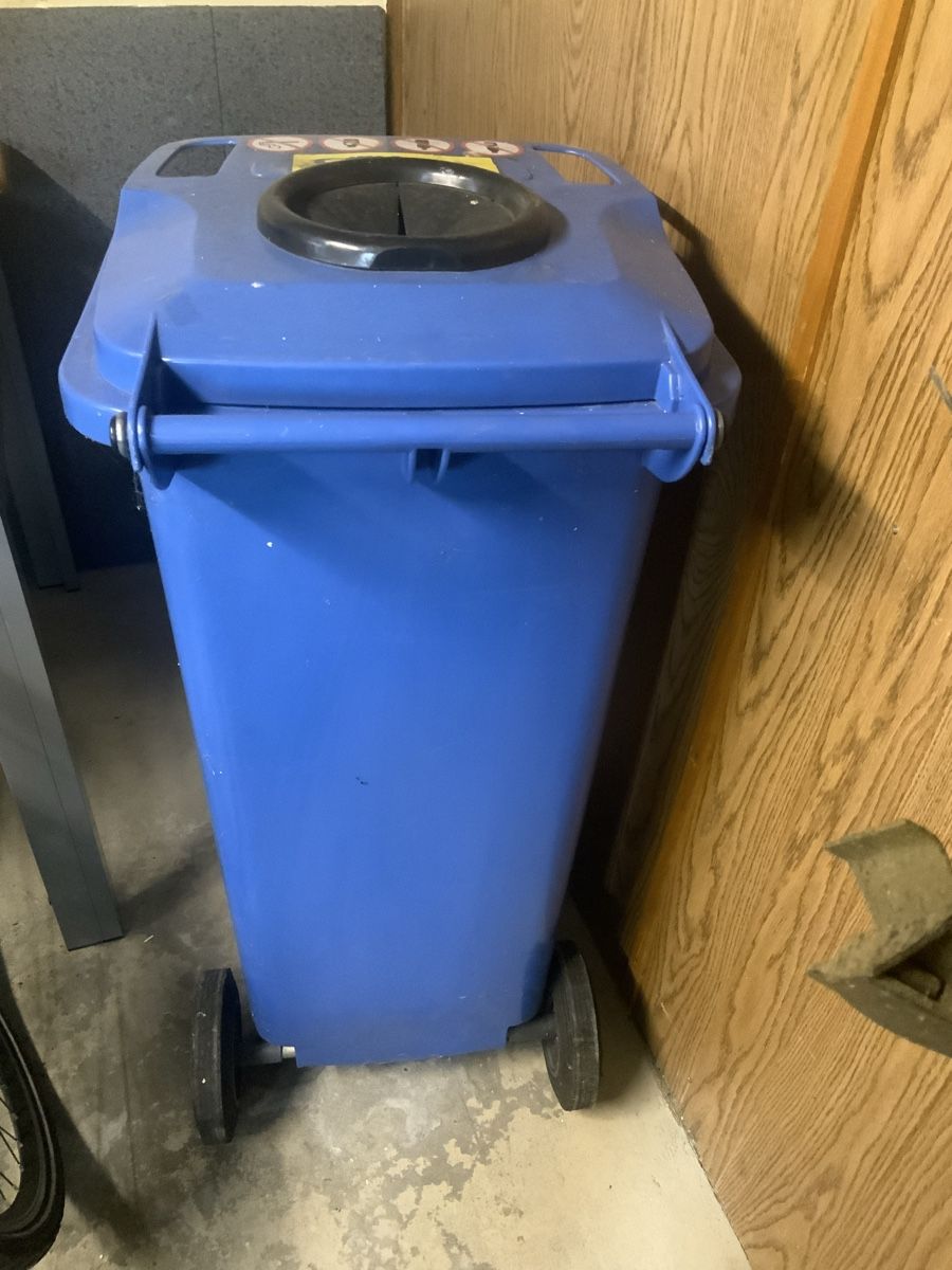 Altro per Ufficio & Commercio: PET Container  – Usato da Wohlen AG venduto da ANGELE02 2