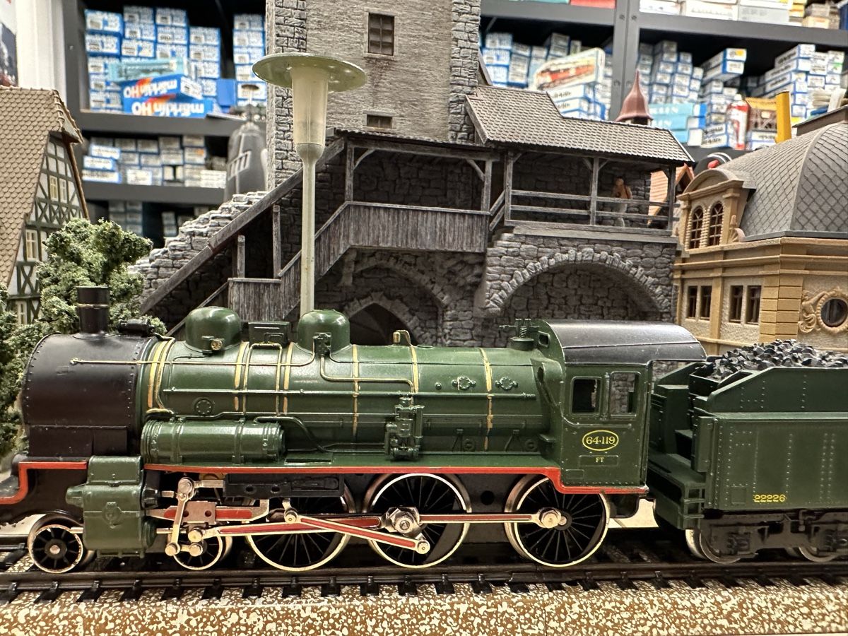 Märklin Modelleisenbahnen: Märklin 3086 SNCB BR 64 – Gebraucht aus Lupsingen von New-Haven 1