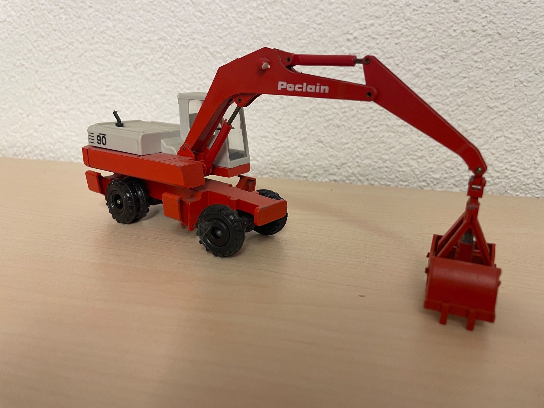 Conrad Modellbausätze & Standmodelle: Bagger Modell Poclain 90 – Gebraucht aus Niederwil AG von  2
