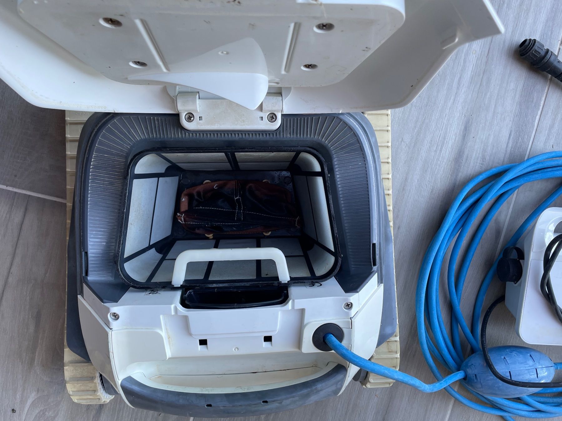 Dolphin Accessoires de piscine: Gebrauchter Poolroboter Maytronic Dolphin E10 – D'occasion à wila par steven22 3