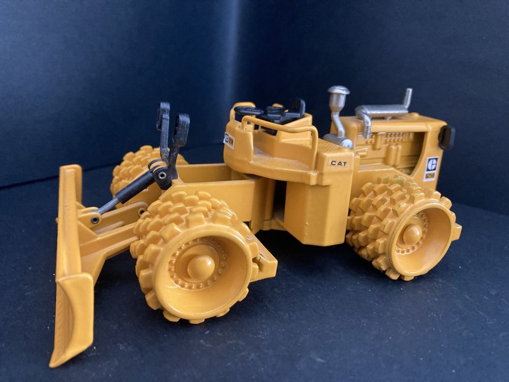 Caterpillar Compactor 825 B , 1:50 ,Joal (Gebraucht) in Horw für CHF 12 ...