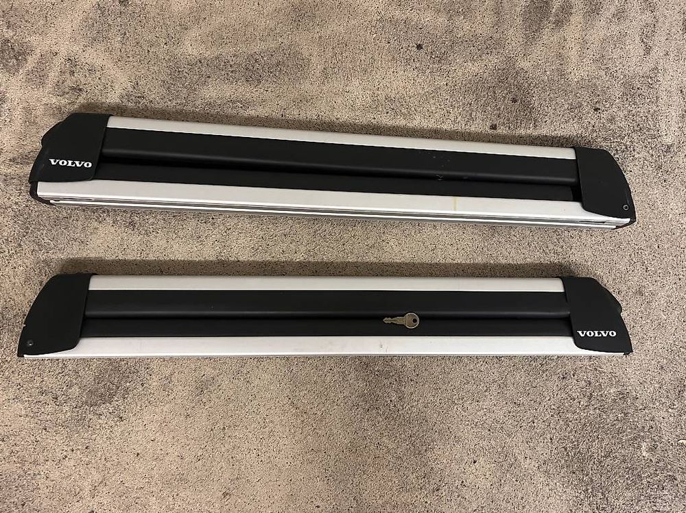 Atera 089501 Portasci Universale Da Tetto, 2 Pezzi, Per Sci Alpino E Fondo, Bastoncini, Racchette, Adatto A Barre Quadrate 22x32 Mm