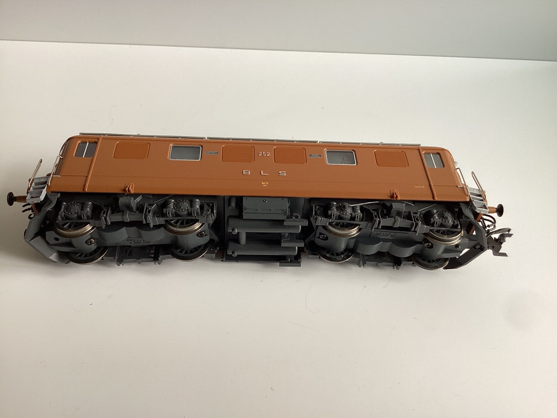 Roco Modellini di ferrovie: Roco 63883 BLS Ae 4/4 252 H0 1:87 – Usato da Effretikon venduto da simtek_de 5