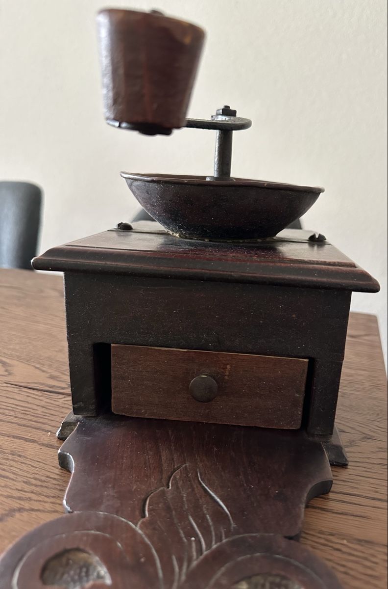 Elettrodomestici da cucina: Antike Kaffeemühle aus Holz – Usato da Liestal venduto da Tschopp77 1