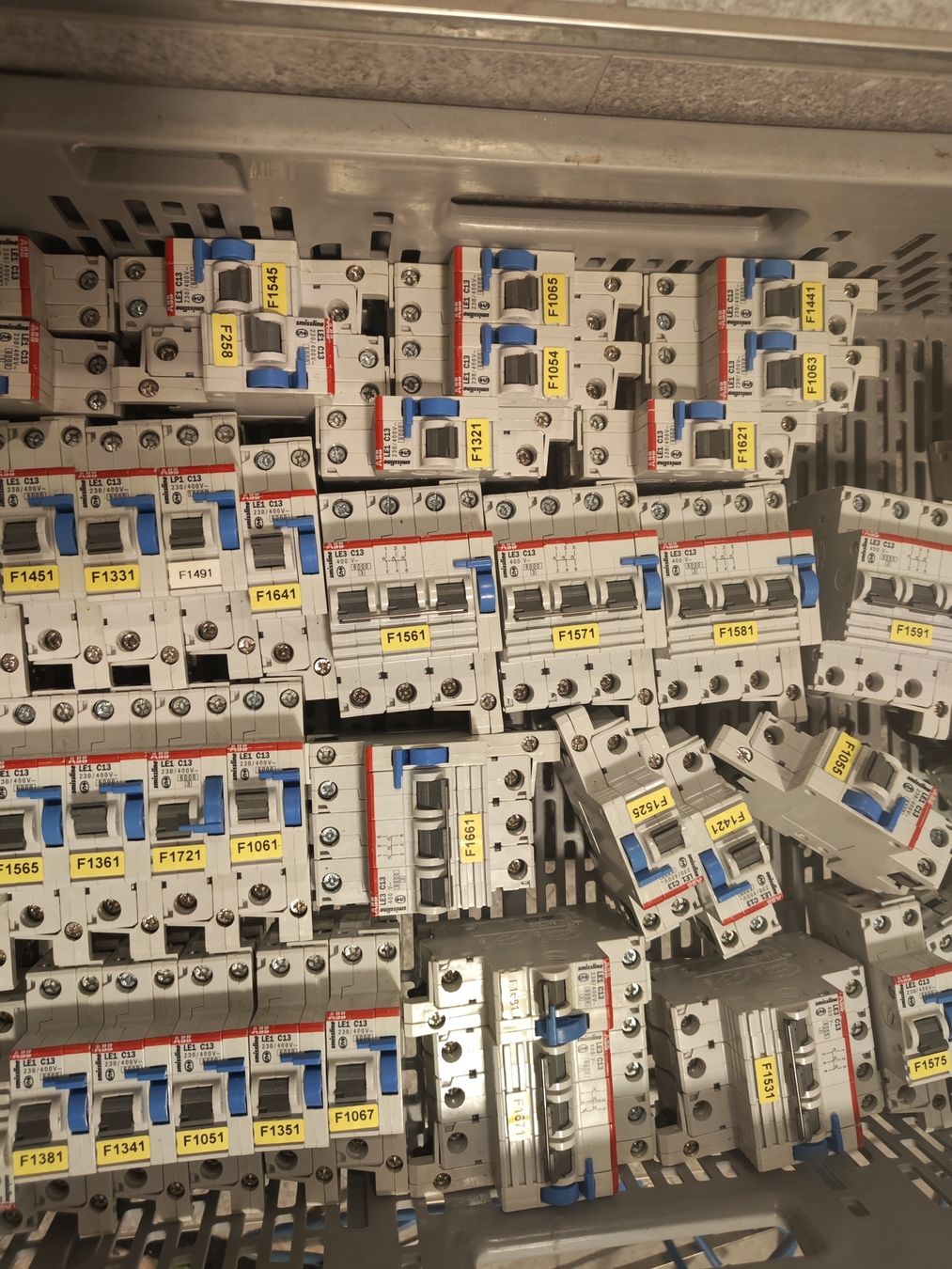 Elektronikbauteile: Sicherungsautomaten ABB c13ln oder 3ln Variationen Konvolut – Gebraucht aus Malters von hab_pv6w 2