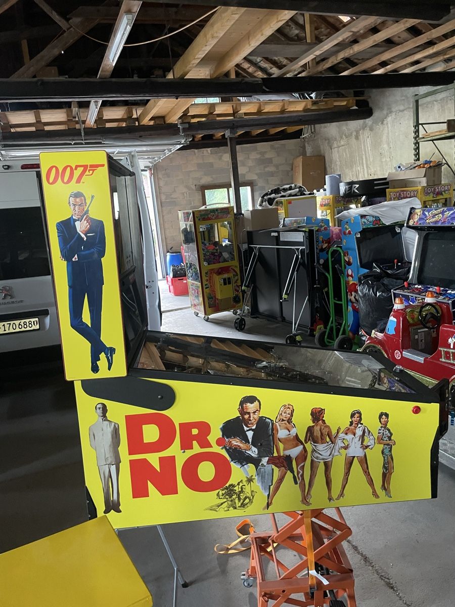 Stern Pinball Flipper: Vends flipper stern James bond pro – Usato da Les Brenets venduto da serialdrink 1