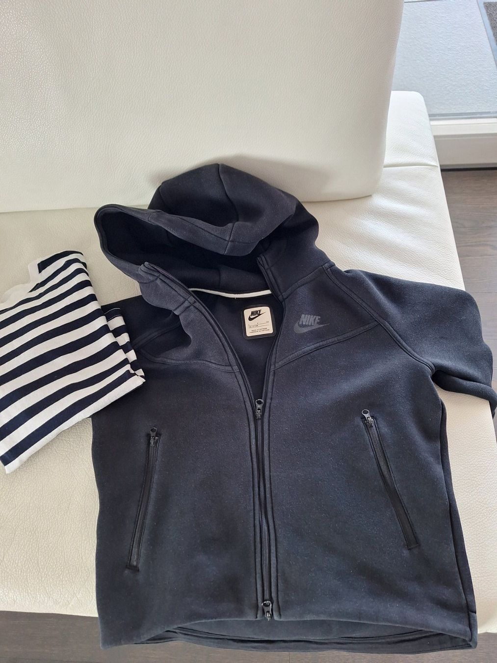 Nike Giacche & Cappotti: Schöne Nike-Jacke mit Shirt – Usato da Cham venduto da Fiftyfive